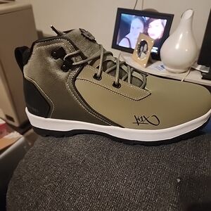 Mens boots brand new